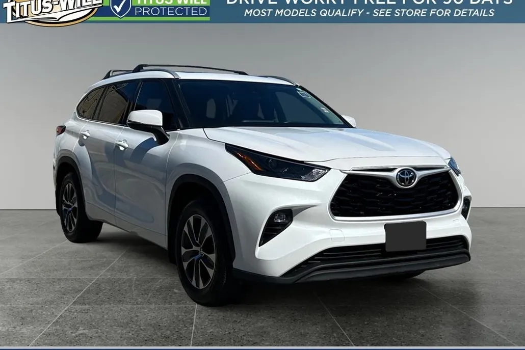 2022 Toyota Highlander XLE photo 1