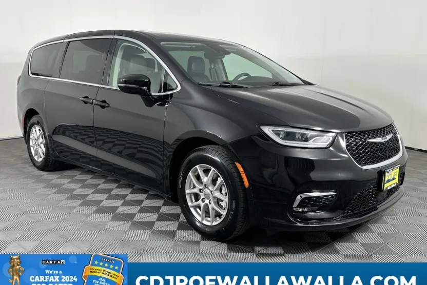 2024 Chrysler Pacifica Touring L photo 1