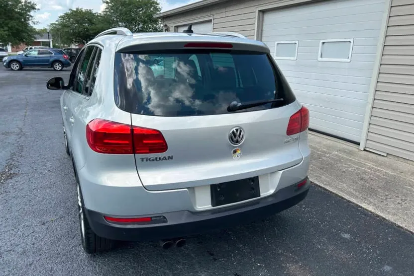 2013 Volkswagen Tiguan SE photo 1