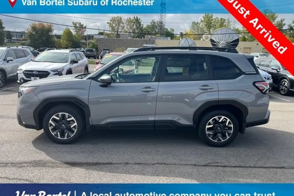 2025 Subaru Forester Premium photo 1