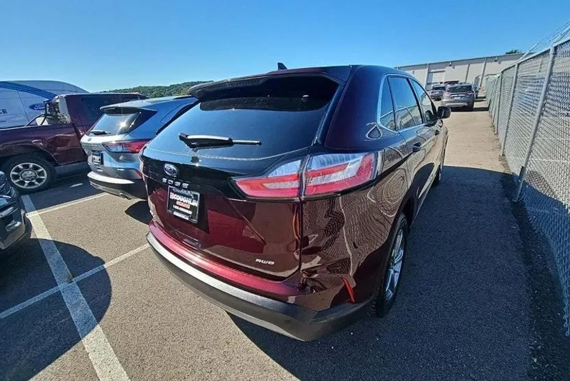 2022 Ford Edge SEL photo 1