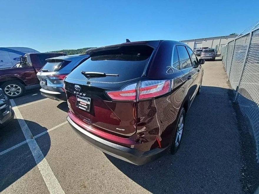 2022 Ford Edge SEL photo 1