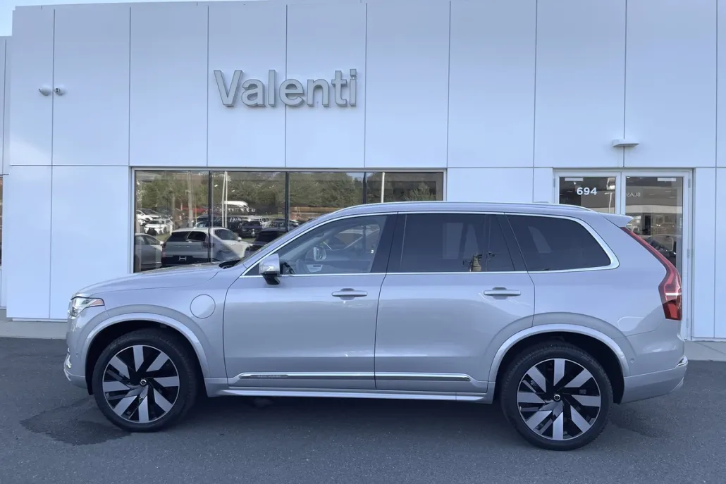 2024 Volvo XC90 T8 Ultimate photo 1