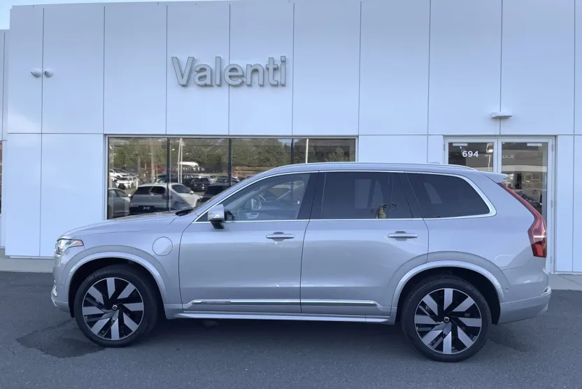 2024 Volvo XC90 T8 Ultimate photo 1