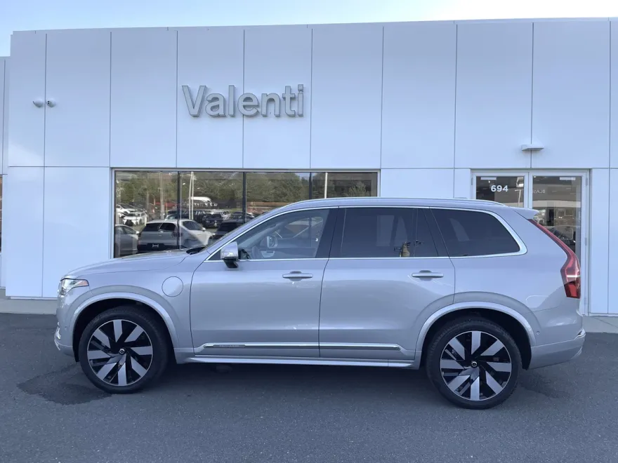 2024 Volvo XC90 T8 Ultimate photo 1