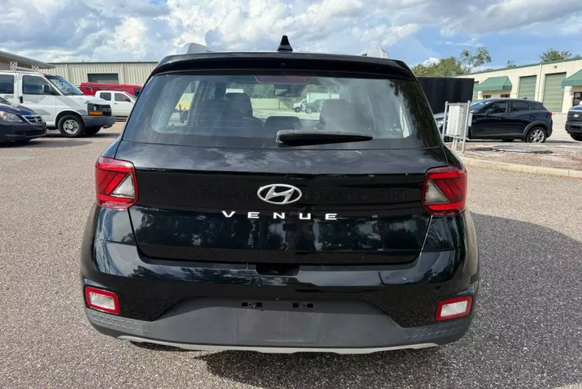 2020 Hyundai Venue SEL Denim photo 1