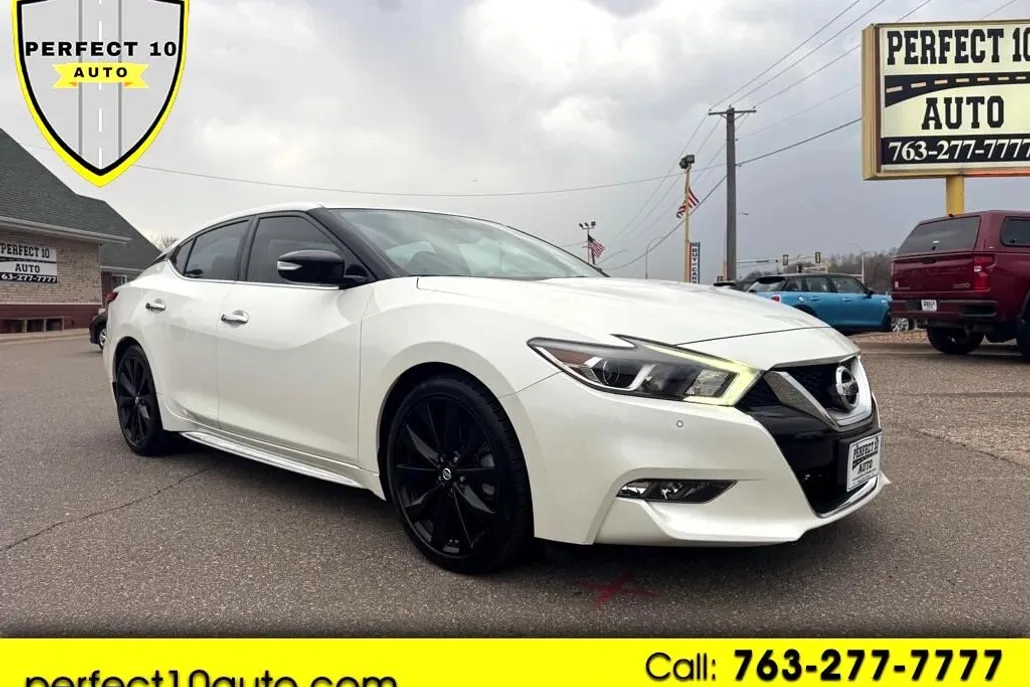2017 Nissan Maxima SR photo 1