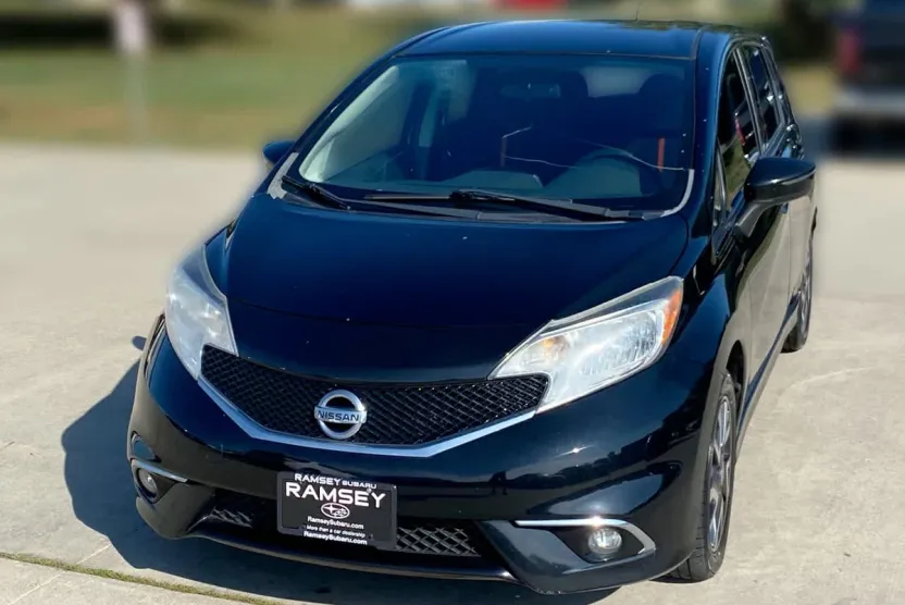 2015 Nissan Versa Note SR photo 1