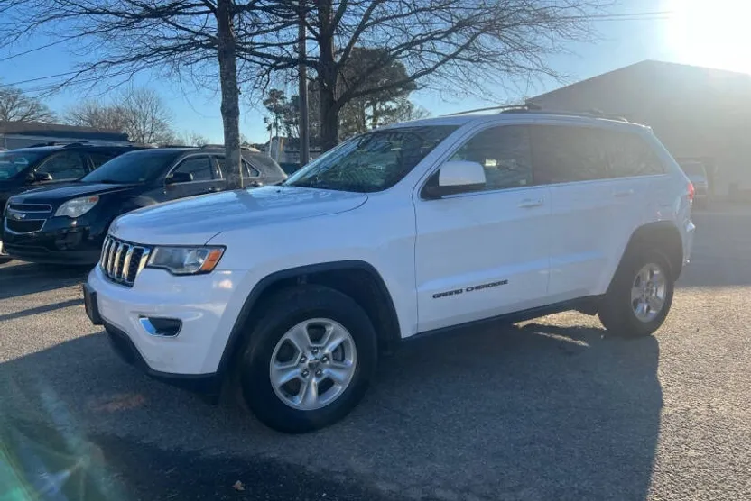 2017 Jeep Grand Cherokee Laredo photo 1