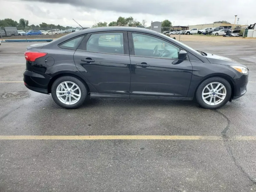 2018 Ford Focus SE photo 1