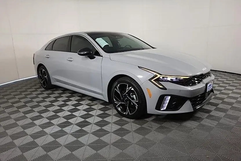 2025 Kia K5 GT-Line photo 1