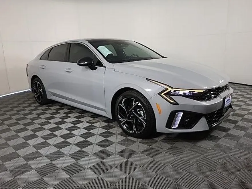 2025 Kia K5 GT-Line photo 1