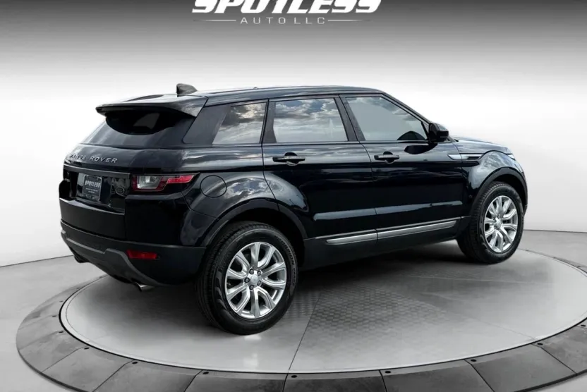 2018 Land Rover Range Rover Evoque SE photo 1