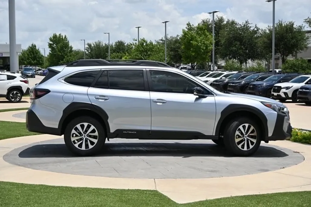 2025 Subaru Outback Premium photo 1