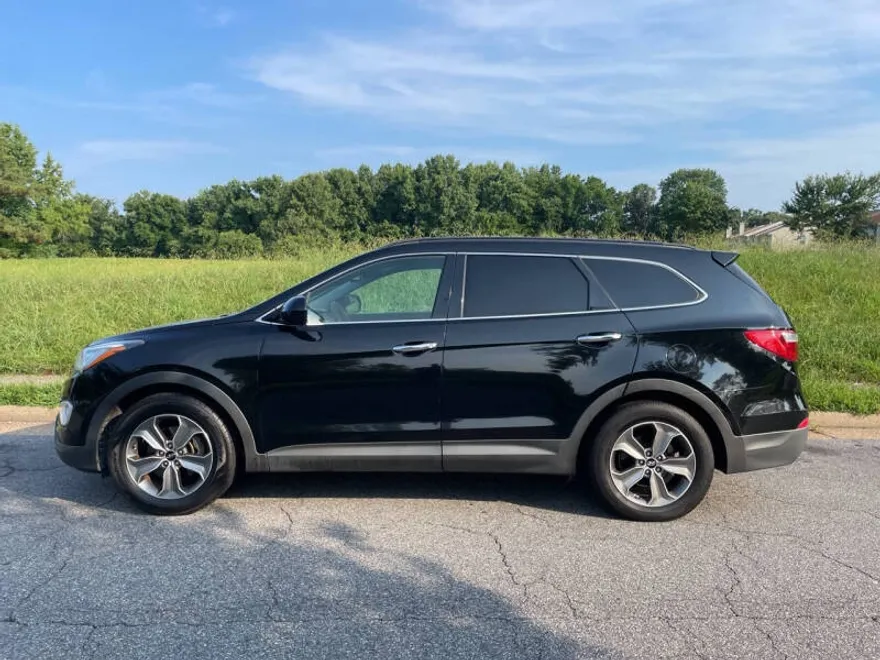 2015 Hyundai Santa Fe GL photo 1