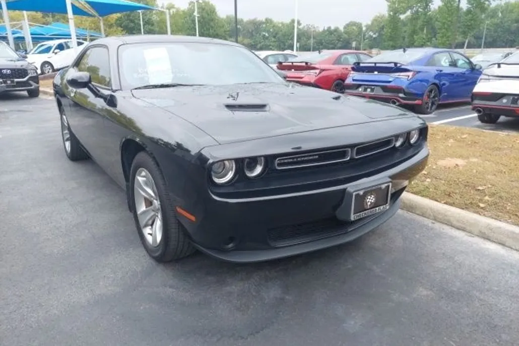 2021 Dodge Challenger SXT photo 1