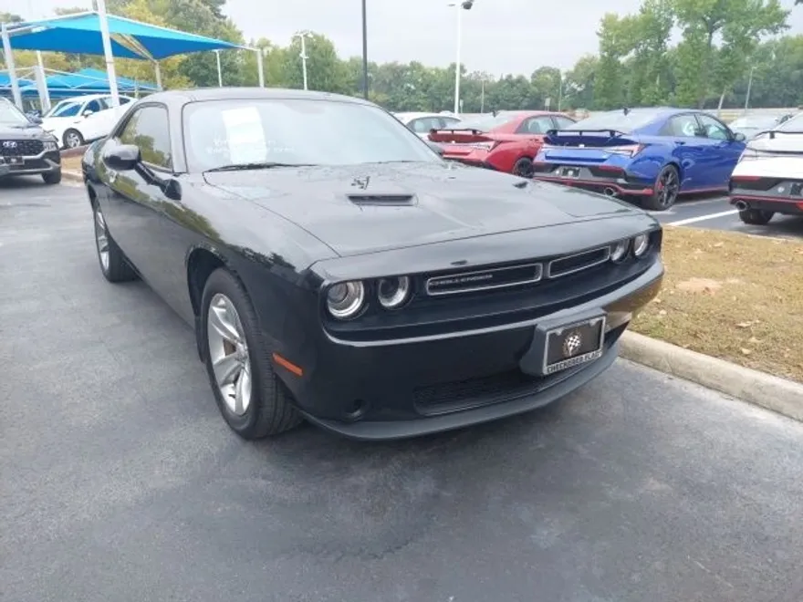 2021 Dodge Challenger SXT photo 1