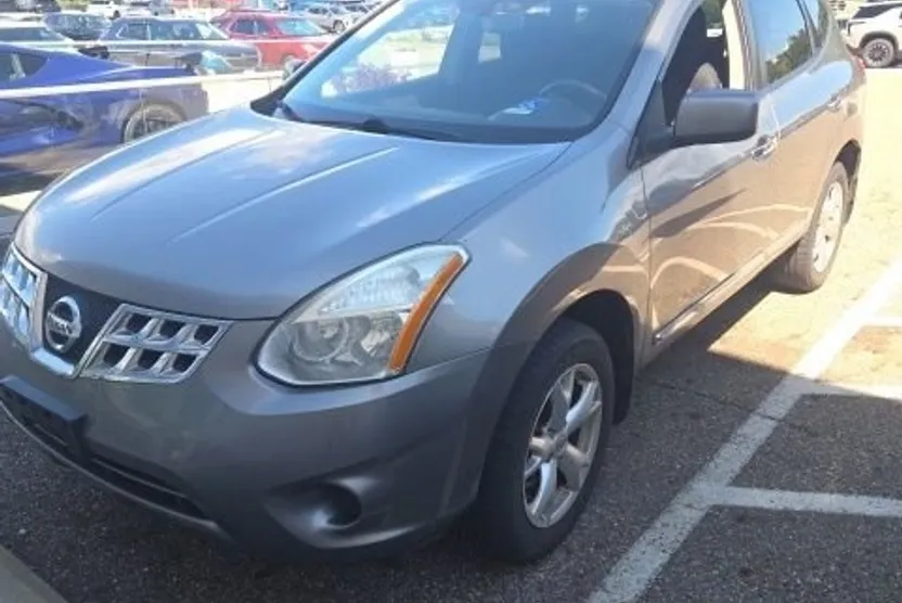 2011 Nissan Rogue SV photo 1
