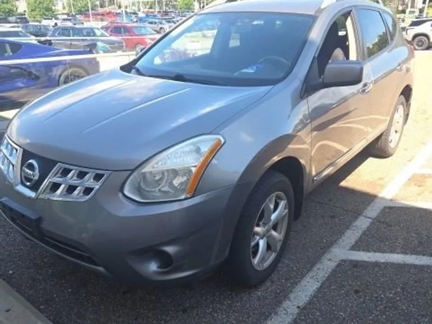 2011 Nissan Rogue SV photo 1