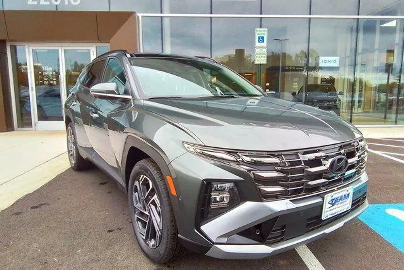 2025 Hyundai Tucson Hybrid Limited photo 1