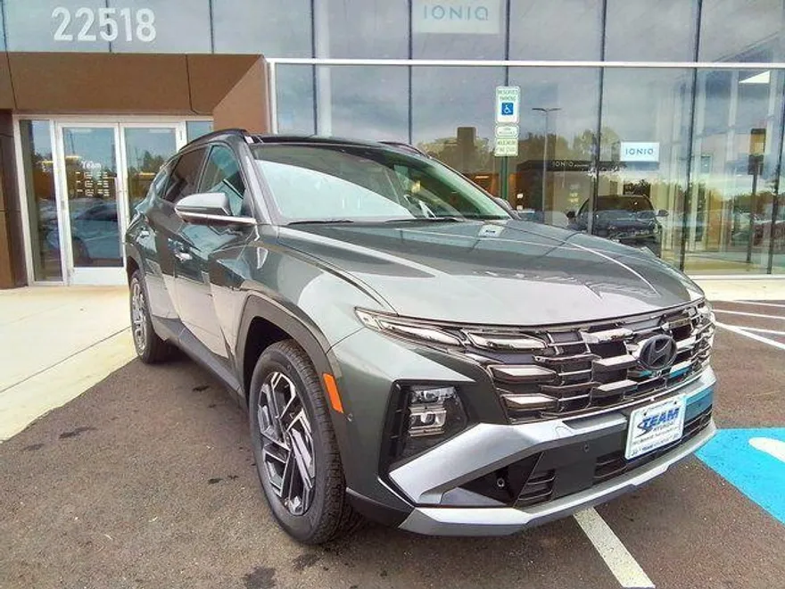 2025 Hyundai Tucson Hybrid Limited photo 1