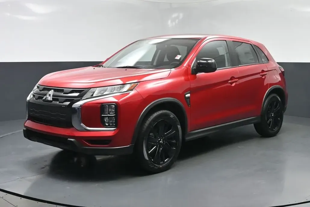 2025 Mitsubishi Outlander Sport LE photo 1
