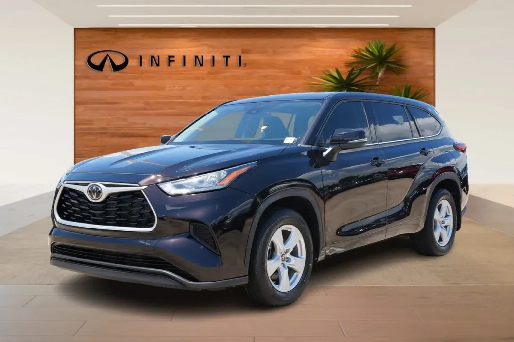 2020 Toyota Highlander LE photo 1