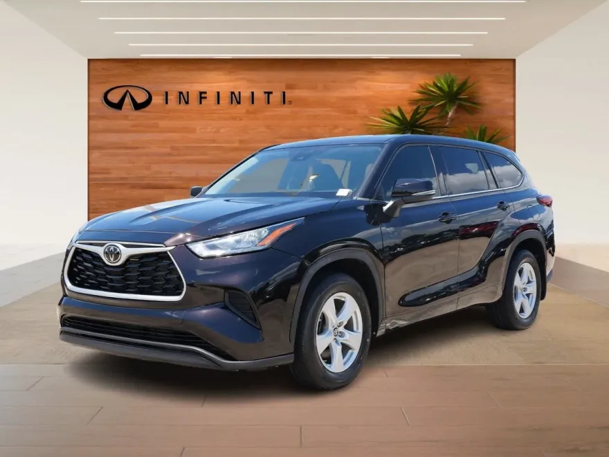 2020 Toyota Highlander LE photo 1