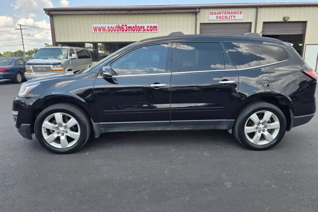 2017 Chevrolet Traverse 1LT photo 1