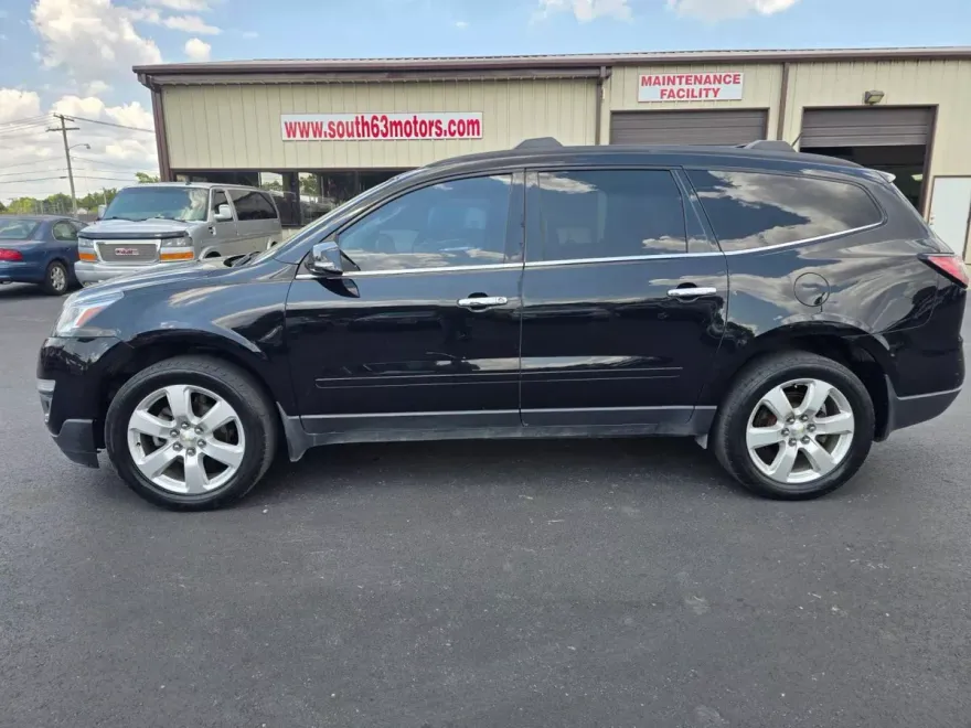 2017 Chevrolet Traverse 1LT photo 1