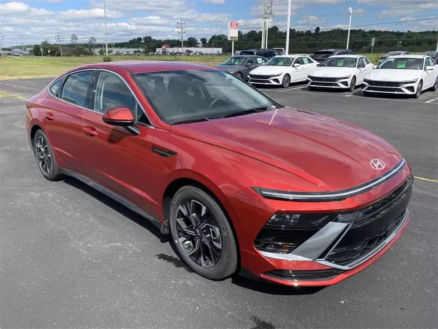 2025 Hyundai Sonata SEL photo 1