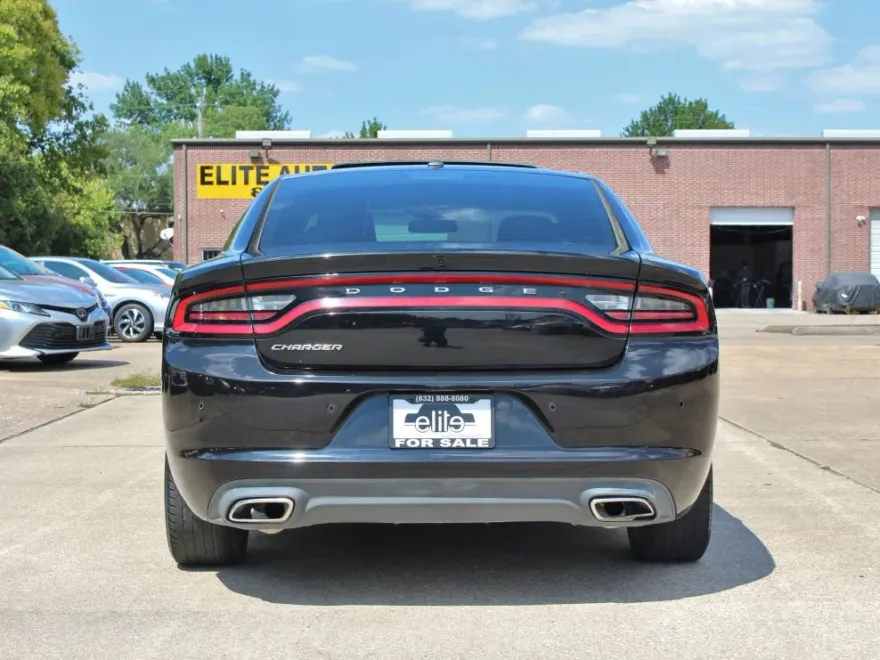 2019 Dodge Charger SXT photo 1