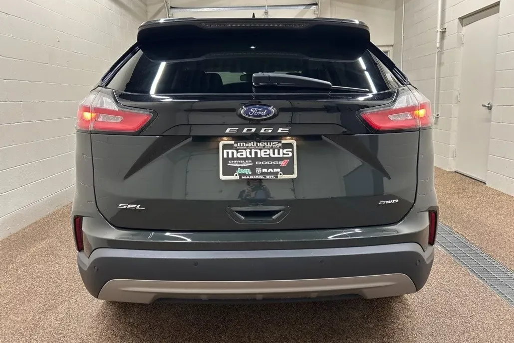 2023 Ford Edge SEL photo 1
