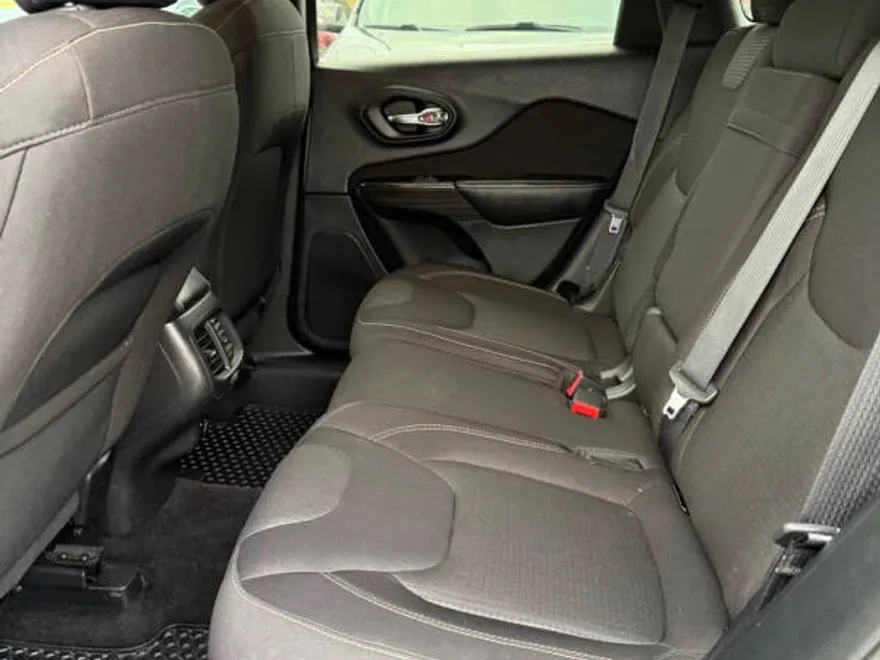 2017 Jeep Cherokee Latitude photo 1
