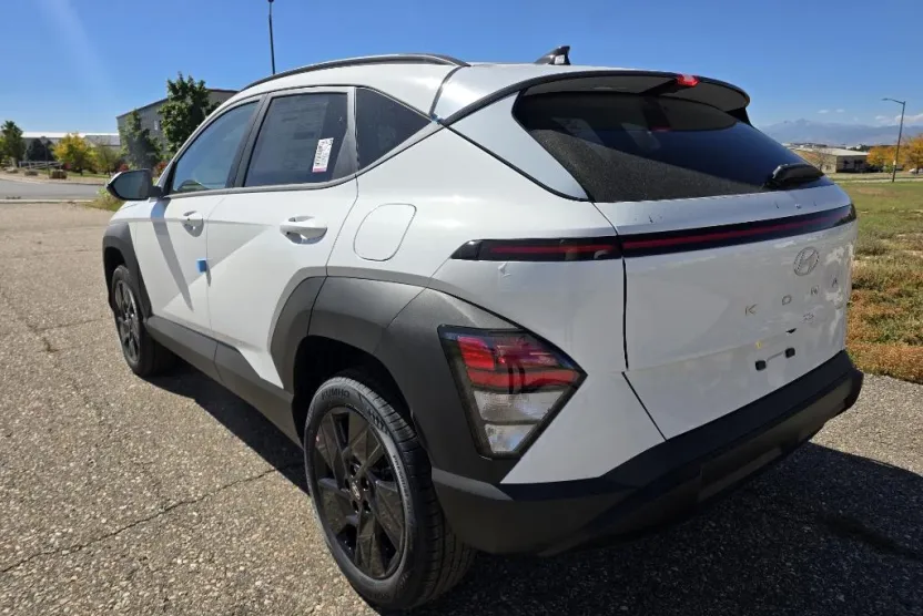 2026 Hyundai Kona SEL photo 1