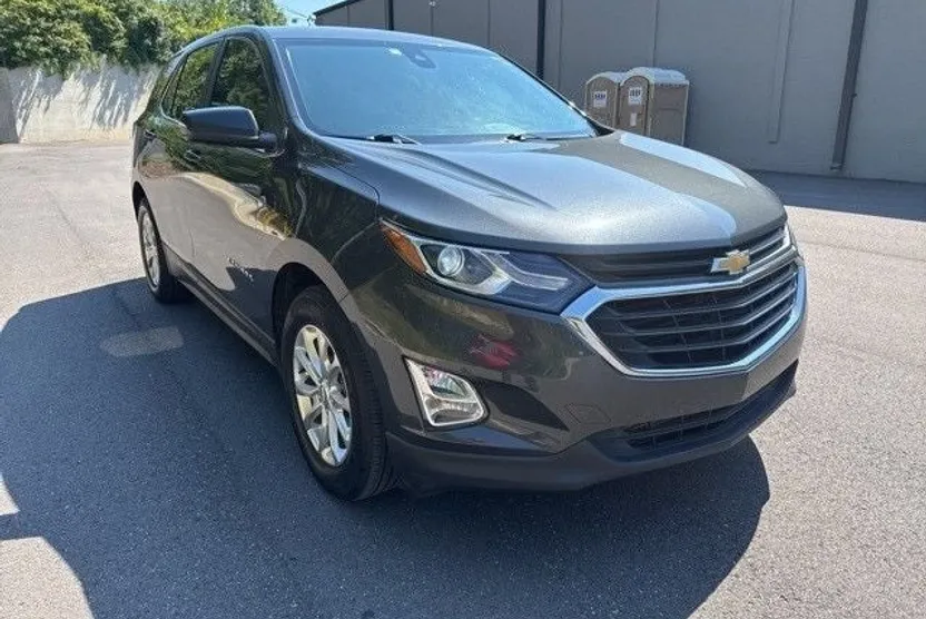 2021 Chevrolet Equinox LT photo 1