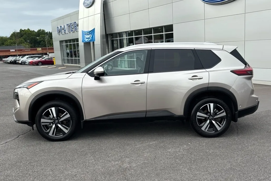 2024 Nissan Rogue SL photo 1