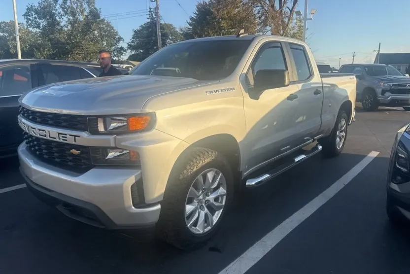 2019 Chevrolet Silverado 1500 Custom photo 1