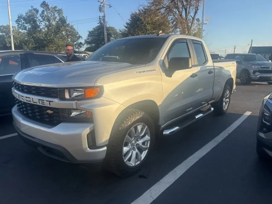 2019 Chevrolet Silverado 1500 Custom photo 1