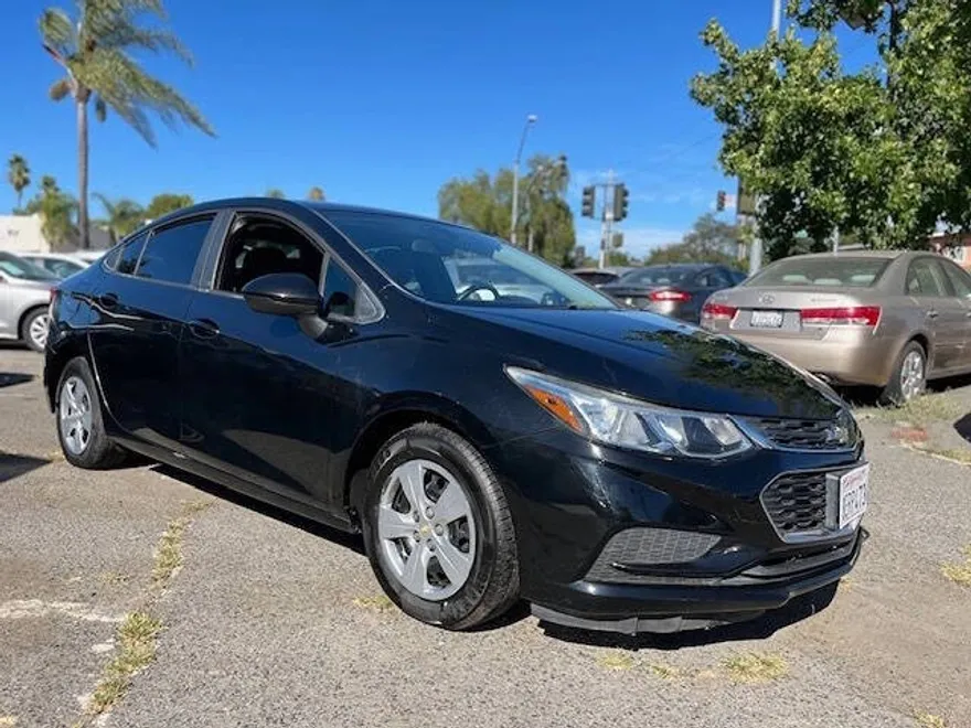 2018 Chevrolet Cruze LS photo 1