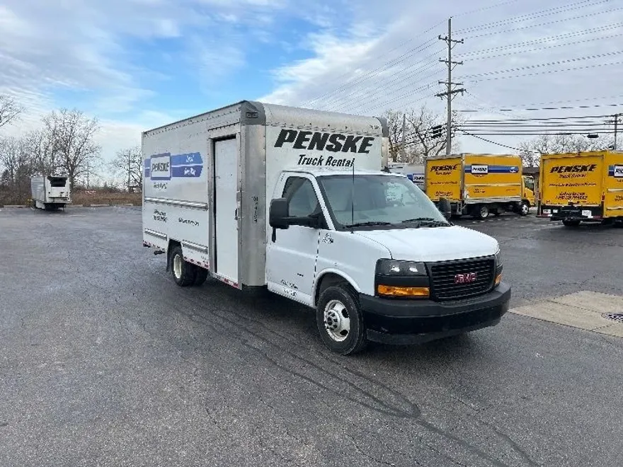 2022 Gmc Savana 3500 Cutaway photo 1