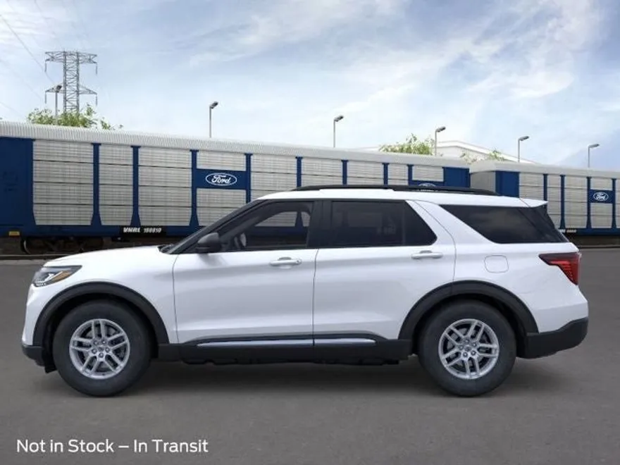 2025 Ford Explorer photo 1