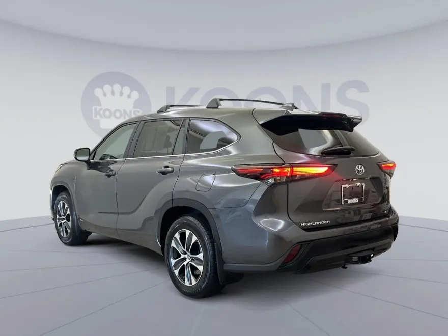 2025 Toyota Highlander Hybrid XLE photo 1