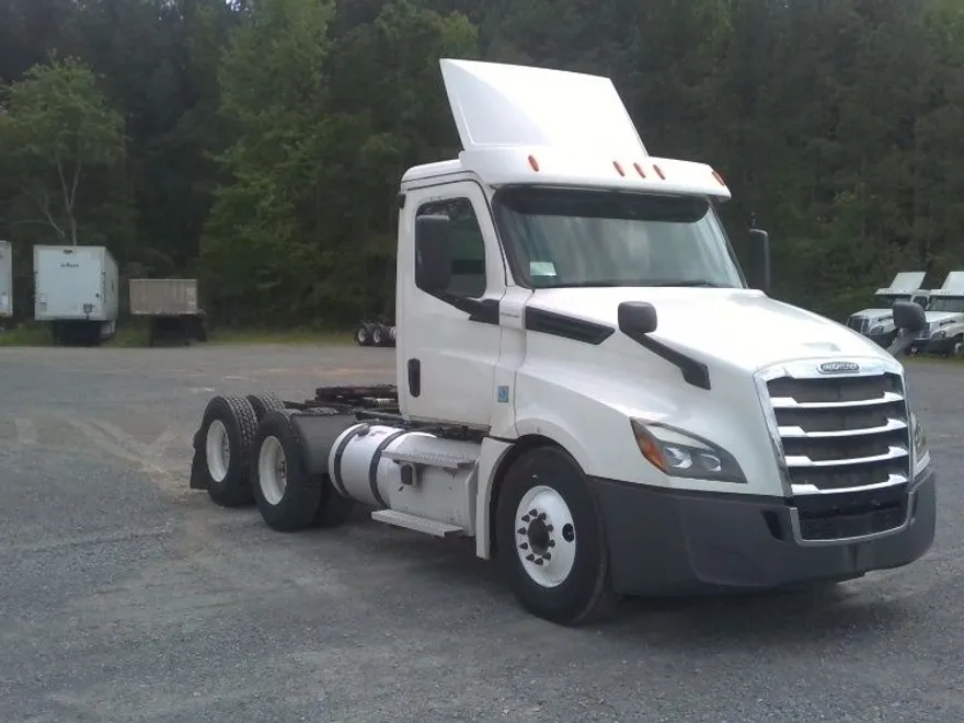 2020 Freightliner Cascadia 126" Day cab photo 1