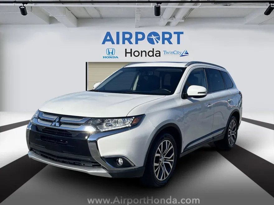 2017 Mitsubishi Outlander SEL S-AWC photo 1