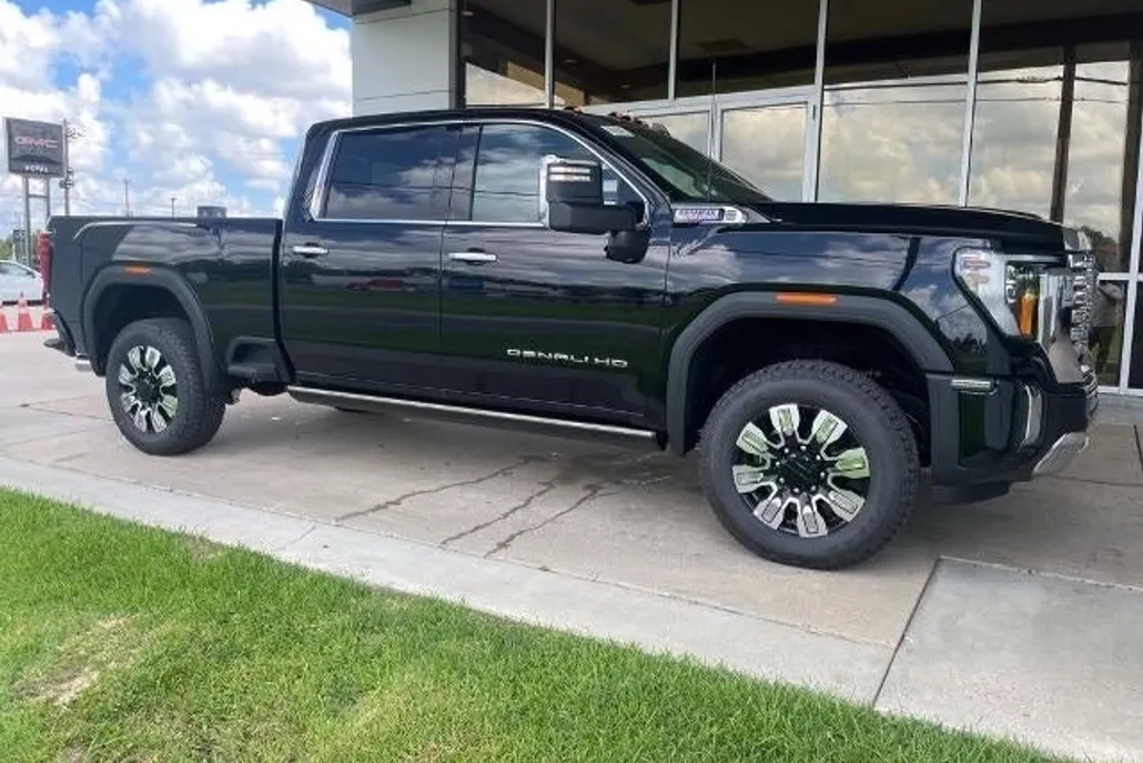 2025 Gmc Sierra 2500 Denali photo 1
