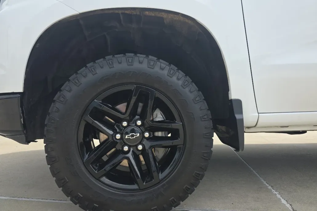 2023 Chevrolet Silverado 1500 Custom Trail Boss photo 1