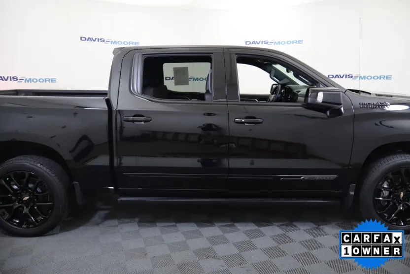 2025 Chevrolet Silverado 1500 High Country photo 1