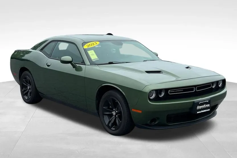 2023 Dodge Challenger SXT photo 1