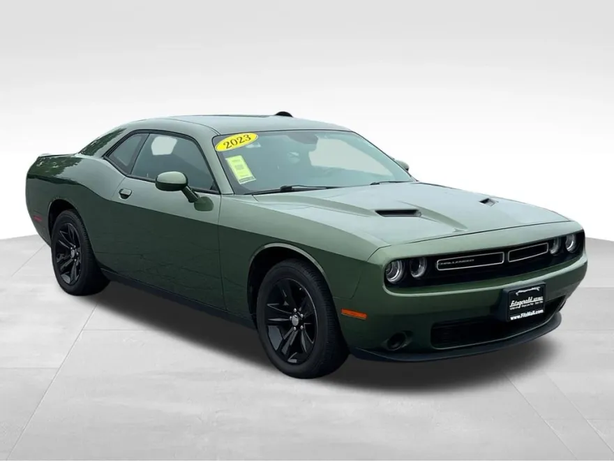 2023 Dodge Challenger SXT photo 1